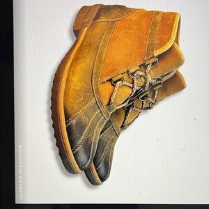 UGG Women's Two-Tone Winter Boots in Brown and Black